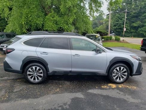 Used 2024 Subaru Outback Limited image 2