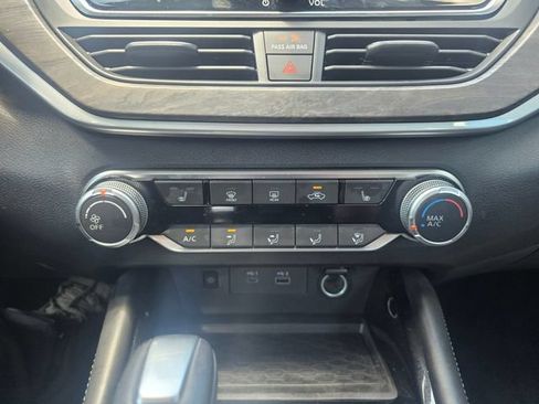 Used 2024 Nissan Altima 2.5 SV w/ SV Premium Package FWD image 21