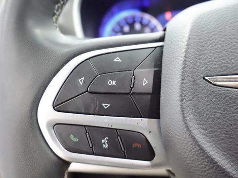 Certified 2024 Chrysler Pacifica Touring-L FWD image 23