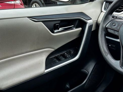 Used 2020 Toyota RAV4 XLE image 24