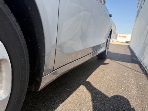 Used 2016 Chrysler 200 Limited FWD image 5