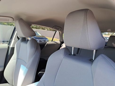 Used 2022 Toyota Venza LE image 17