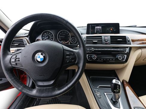 Used 2018 BMW 320i xDrive Sedan AWD/4WD image 15