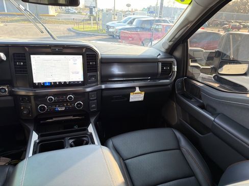 Used 2025 Ford F450 Lariat image 37