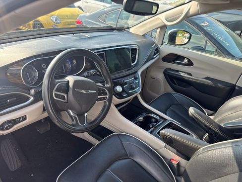 Used 2022 Chrysler Pacifica Limited FWD image 10