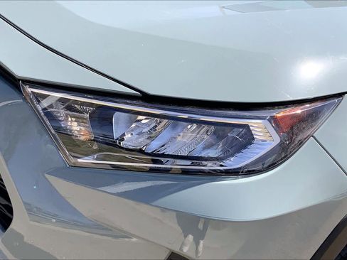 Used 2021 Toyota RAV4 XLE w/ Convenience Package image 27