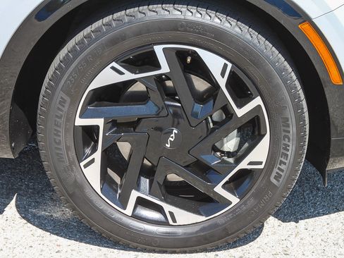 Used 2023 Kia Sportage SX image 13