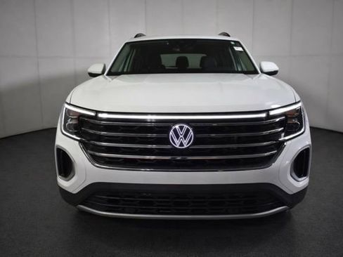 Used 2025 Volkswagen Atlas SE FWD image 2