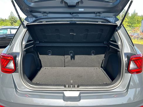 Certified 2025 Hyundai Venue SEL FWD image 22