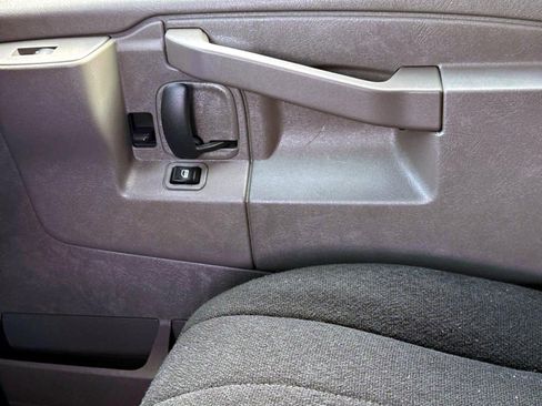 Used 2023 GMC Savana 2500 image 19