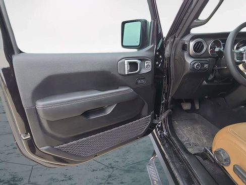 Used 2023 Jeep Wrangler Unlimited Rubicon w/ LED Lighting Group AWD/4WD image 17