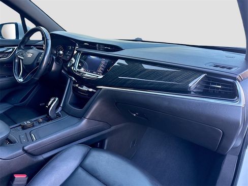 Used 2021 Cadillac XT6 Premium Luxury image 34