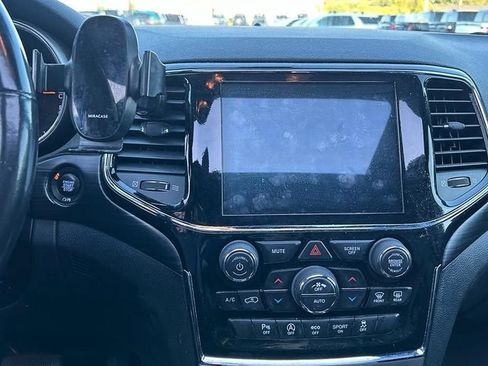 Used 2019 Jeep Grand Cherokee Altitude AWD/4WD image 9