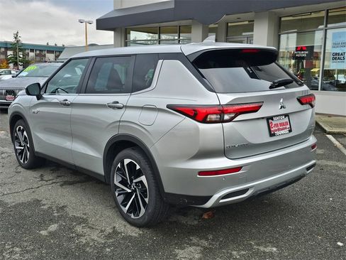 Used 2023 Mitsubishi Outlander SE image 7