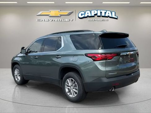 Used 2023 Chevrolet Traverse LT FWD image 3