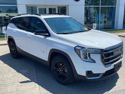 Used 2023 GMC Terrain AT4 AWD/4WD image 3