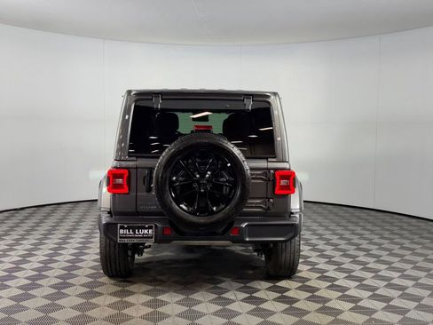 Used 2025 Jeep Wrangler Unlimited Sahara image 8