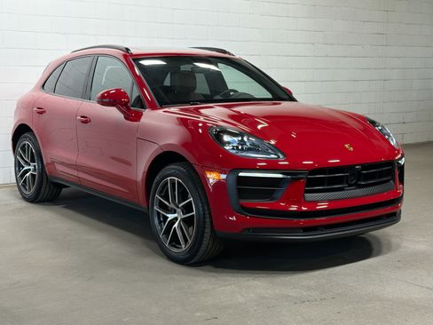 Certified 2025 Porsche Macan image 6