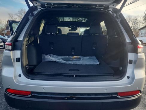 New 2025 Jeep Grand Cherokee Limited w/ Trailer Tow Package image 15