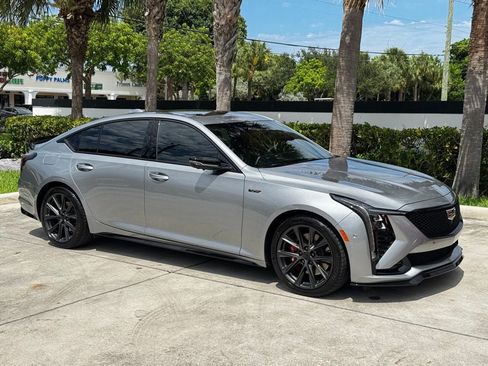 Used 2025 Cadillac CT5 V w/ Technology Package RWD image 10