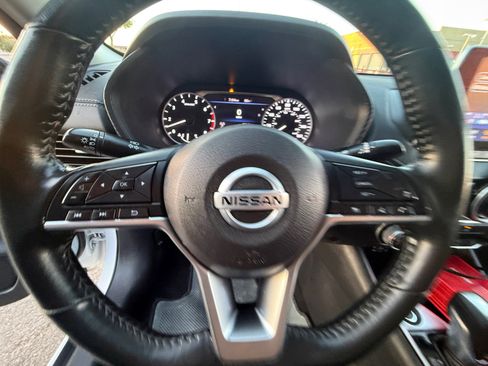 Certified 2022 Nissan Sentra SV w/ Trunk Package FWD image 9