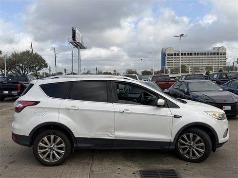 Used 2017 Ford Escape Titanium image 5