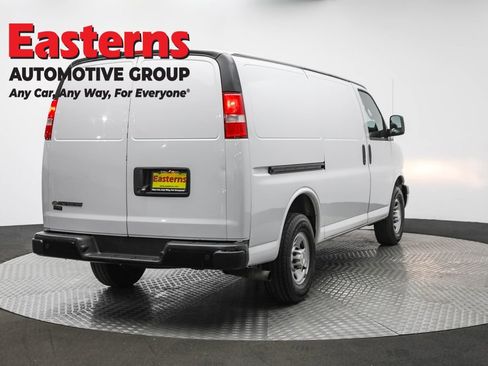 Used 2018 Chevrolet Express 2500 w/ Driver Convenience Package RWD image 5