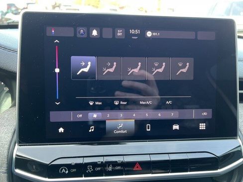 Certified 2023 Jeep Compass Latitude image 23