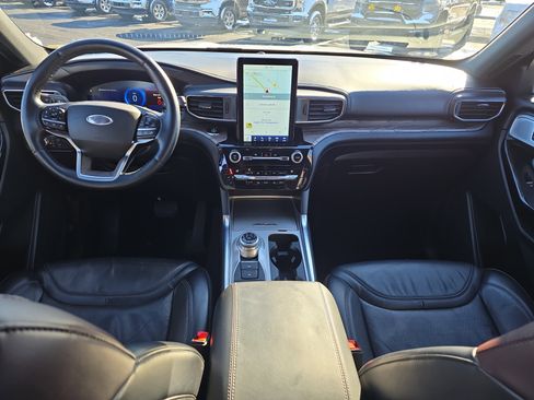 Certified 2021 Ford Explorer Platinum w/ Equipment Group 601A image 16