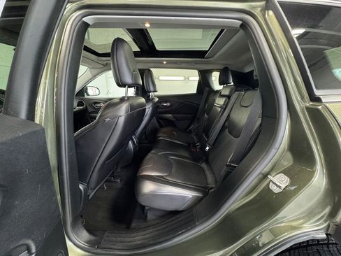 Used 2019 Jeep Cherokee Limited w/ Luxury Group AWD/4WD image 22