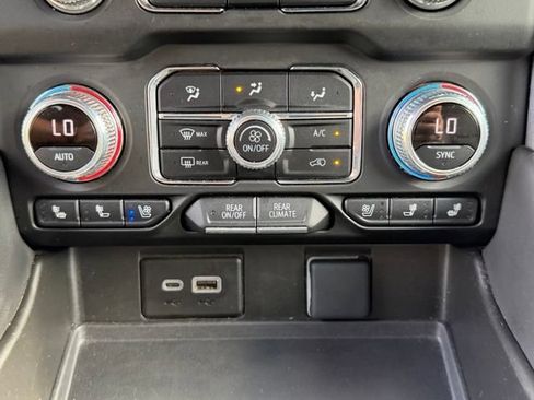 Used 2023 GMC Yukon SLT AWD/4WD image 29