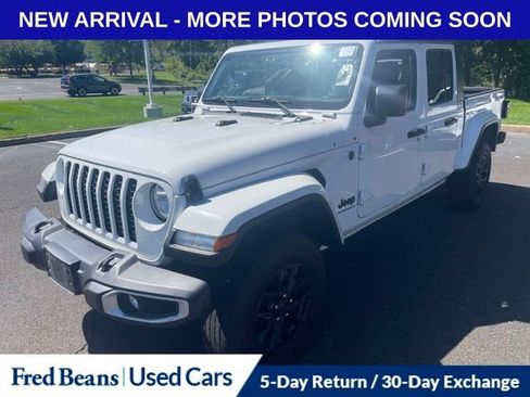 Used 2023 Jeep Gladiator Sport AWD/4WD image 3