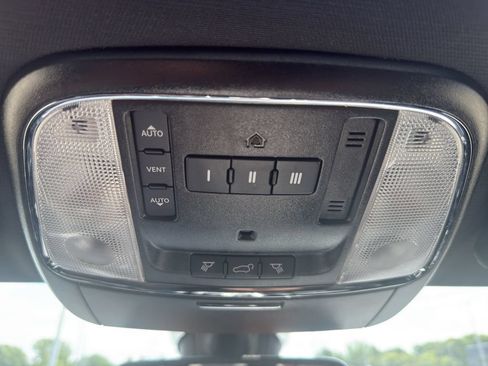Used 2021 Jeep Grand Cherokee Limited AWD/4WD image 23