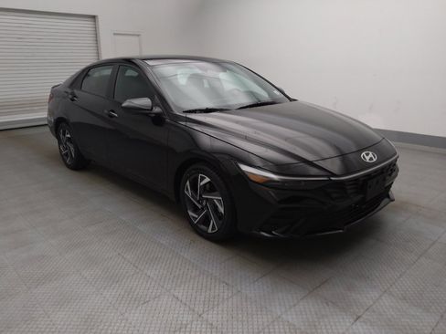 Used 2025 Hyundai Elantra Sport FWD image 13