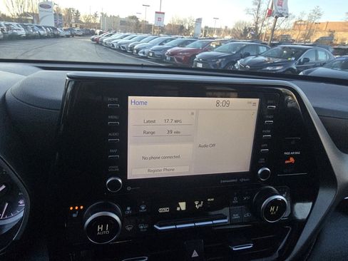 Certified 2022 Toyota Highlander XLE image 21