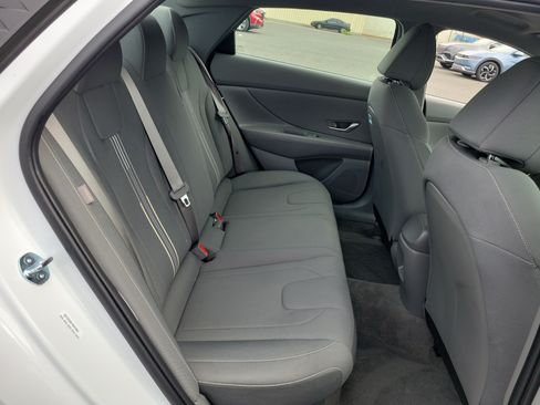 Certified 2025 Hyundai Elantra SEL FWD image 23