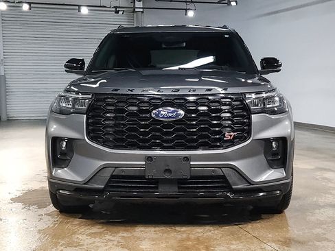 Used 2025 Ford Explorer ST AWD/4WD image 2