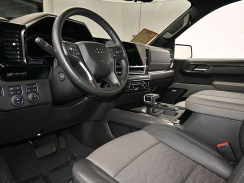 Used 2025 Chevrolet Silverado 1500 ZR2 w/ Technology Package image 13