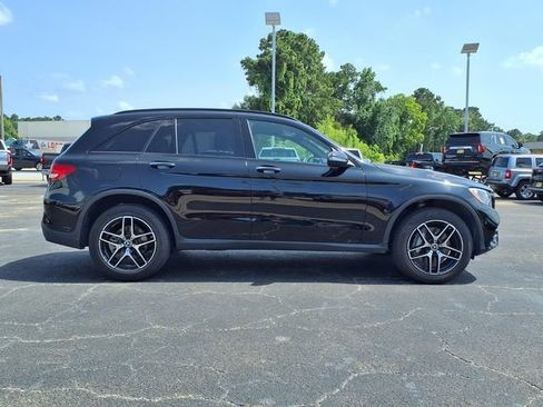 Used 2018 Mercedes-Benz GLC 300 4MATIC image 5