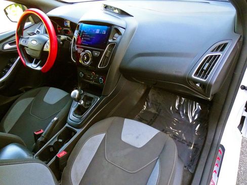 Used 2017 Ford Focus ST FWD image 30