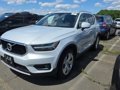 Used 2021 Volvo XC40 T4 Momentum