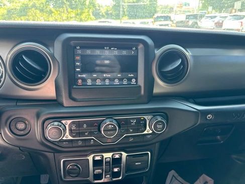 Used 2018 Jeep Wrangler Unlimited Sport S AWD/4WD image 15