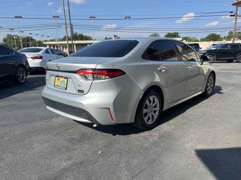 Used 2021 Toyota Corolla LE image 5