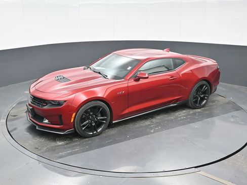 Used 2021 Chevrolet Camaro LT image 24