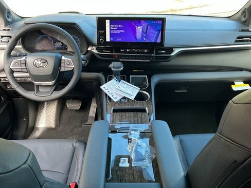 New 2026 Toyota Sienna Platinum image 13