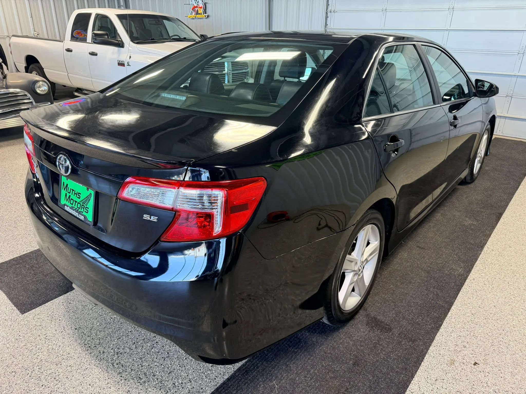 Used 2014 Toyota Camry SE FWD image 4