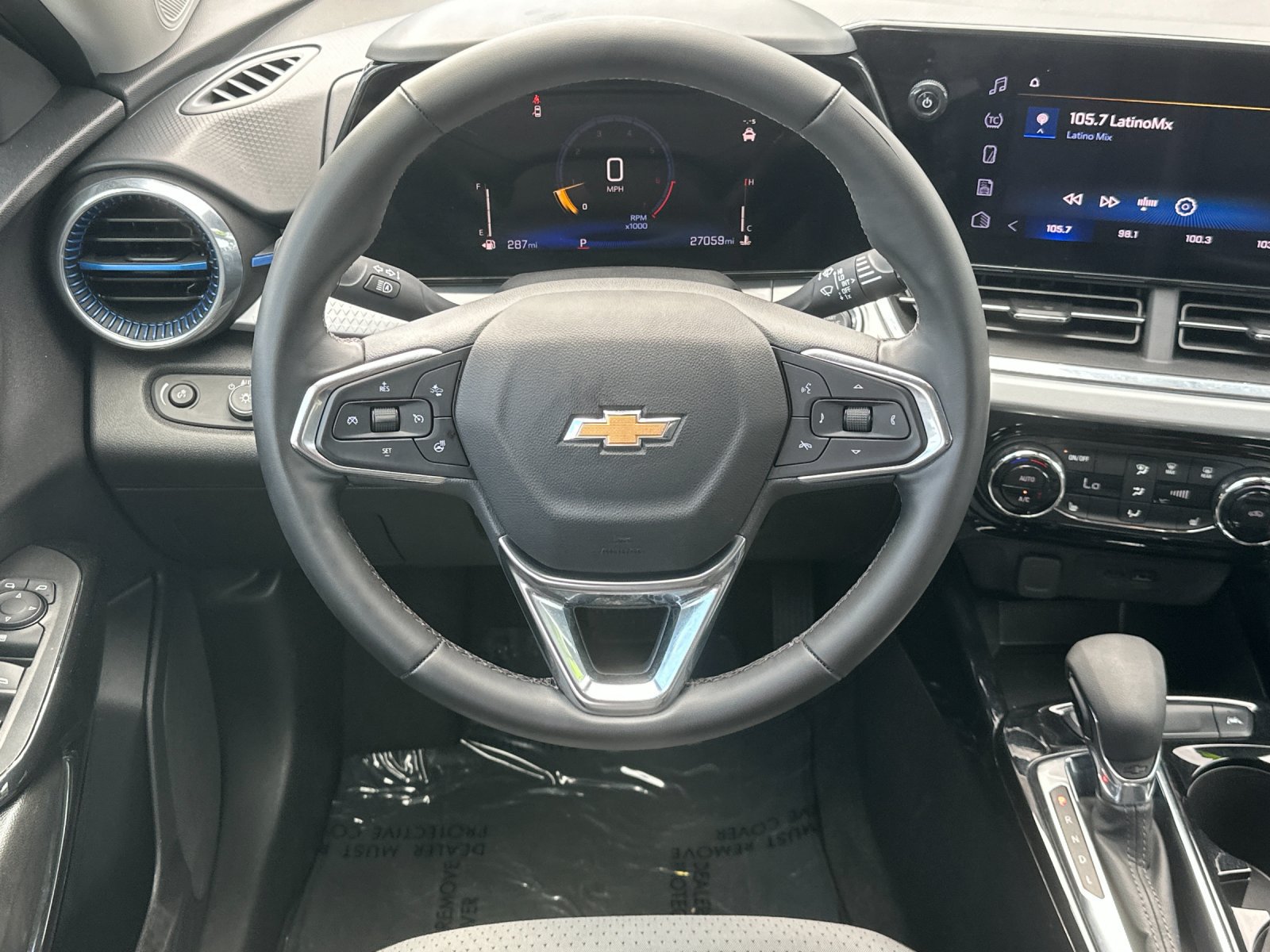 Used 2025 Chevrolet Trax LT w/ LT Convenience Package FWD image 14