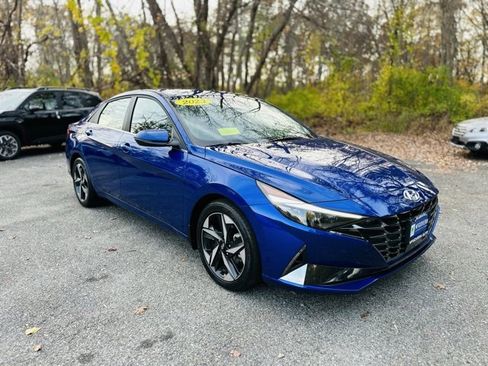 Used 2023 Hyundai Elantra Limited image 3