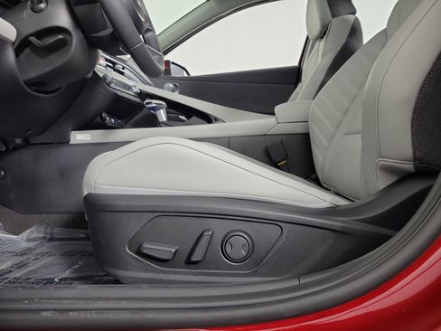 New 2025 Hyundai Elantra Limited image 25