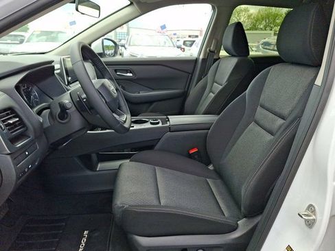 Used 2025 Nissan Rogue SV AWD/4WD image 17